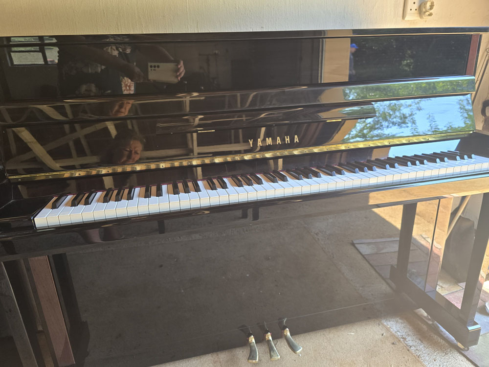 Yamaha Upright Piano J24134266